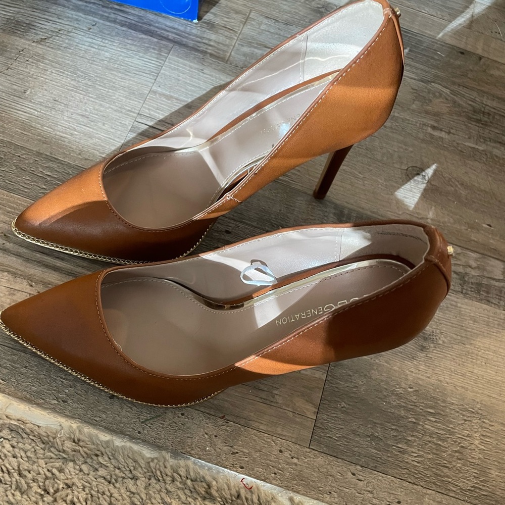 BCBG pumps
